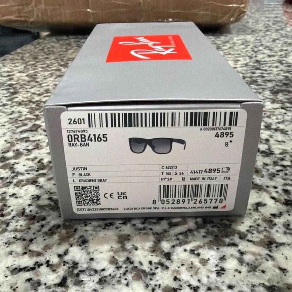 Ray-Ban Justin Classic Sunglasses RB4165 Matte Black Grey Gradient Polarized NIB